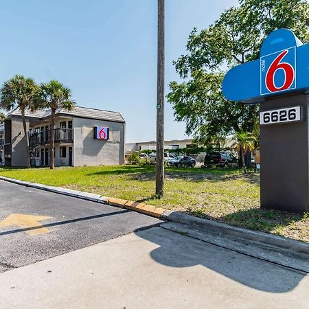 Motel 6 Tampa Near Fairgrounds - Casino Eksteriør billede