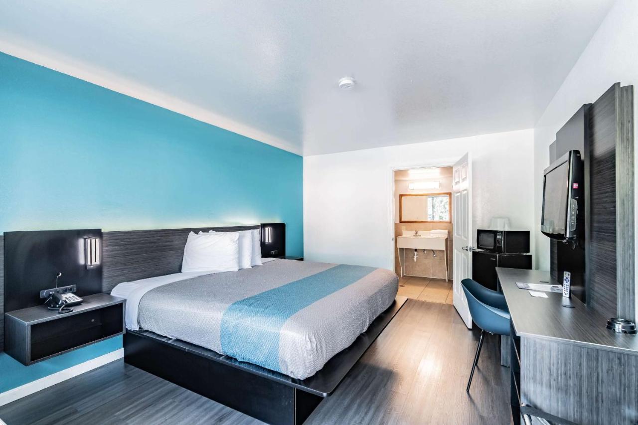 Motel 6 Tampa Near Fairgrounds - Casino Eksteriør billede